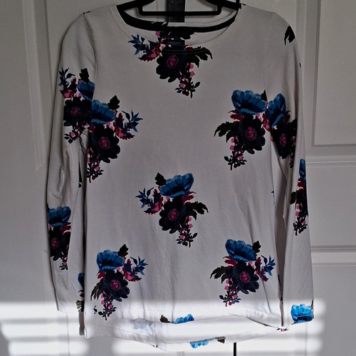 Joules white floral round - white, neck