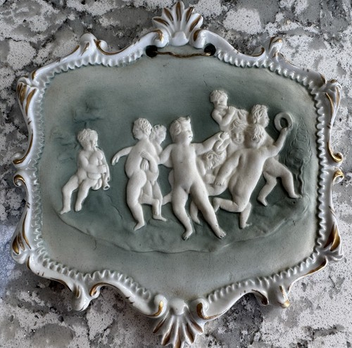 Two beautiful cherub wall - two,