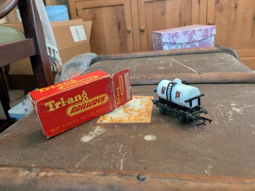 Triang railways r15 milk - triang,