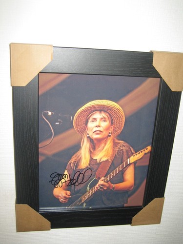 Joni mitchell signed - mitchell, photo