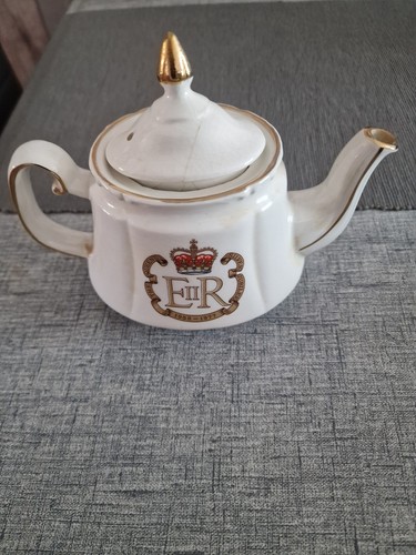 Vintage 1977 queen elizabeth - queen,