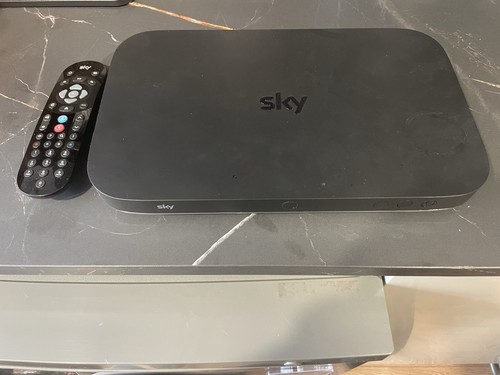 Skyq main box with remote - main,