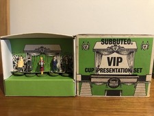Subbuteo VIP Presentation Set  With Cup 