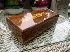 VINTAGE WOODEN MUSICAL BOX