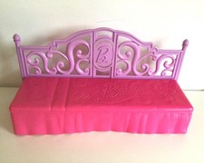 BARBIE DAY BED SOFA MALIBU DREAM HOUSE 2010 LOVELY CONDITION