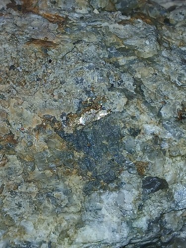 Raw gold ore - raw,