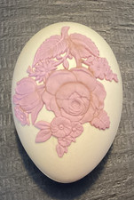 Wedgwood maroon on pale yellow