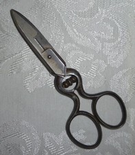 Vintage Button Hole Scissor