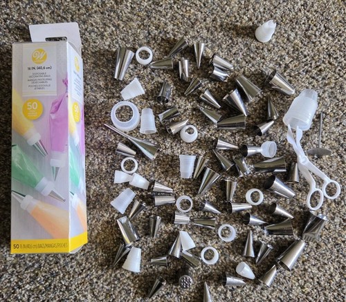 Cake decorating lot - cake,