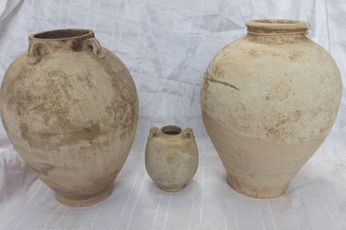 Antique chinese white jar - x,