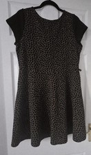 Ladies Red Herring Animal Print Short Sleeve Dress Size 38” Chest Detailed Chest