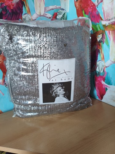 Kylie minogue home bed - kylie, at