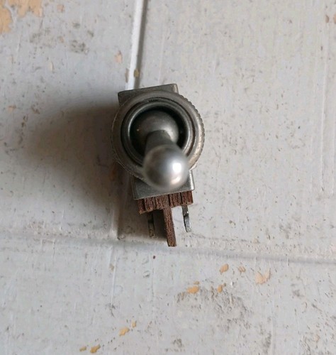 Vintage bulgin off - x, /
