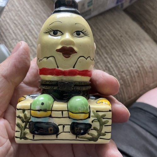 Vingage humpty dumpty pill box - dumpty,