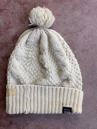 Sand colored billabong - pom, pom