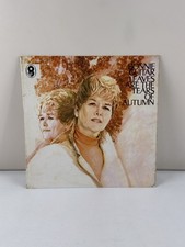 Bonnie Guitar – Leaves Are