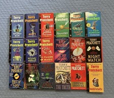 Lot of 21 Terry Pratchett