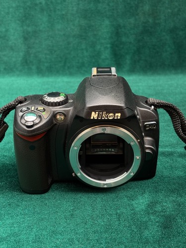 Nikon d40 camera body - body, only