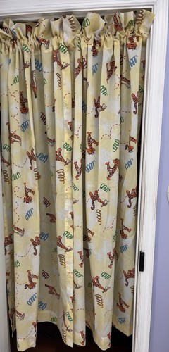Vintage winnie the pooh - the, yellow