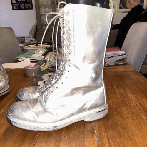 Martens airwair hole - dr,