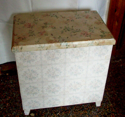 Small old seat box - small,
