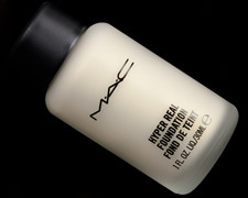 MAC Hyper Real Foundation - Gold FX - NEW BOXED