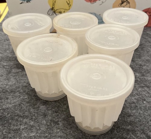 Vintage tupperware small - tupperware, x