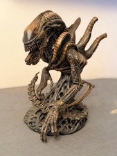 Palisades Toys ALIENS Warrior MINI Bust 7 Inch BOXED
