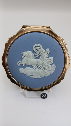 Beautiful vintage stratton - beautiful,