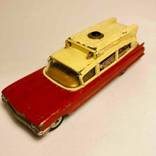 Corgi Toys #437 Superior Ambulance Cadillac Chassis - Original Vintage (ref2)