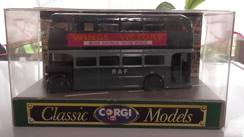 Corgi classic aec bus raf - aec,