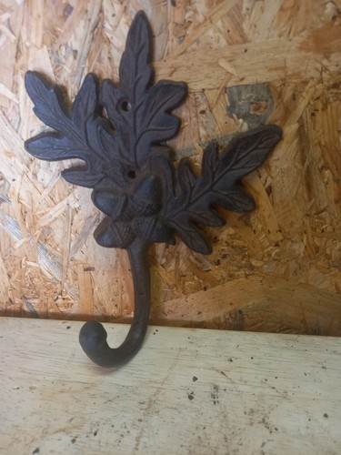 Cast iron oak leaf coat - iron,