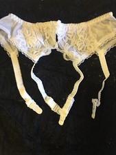 1 X Ladies Suspender Belt. Size 8/10, adjustable stretch lace