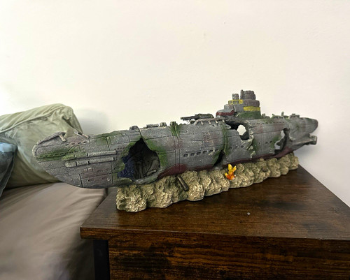 Submarine wreck aquarium - wreck,