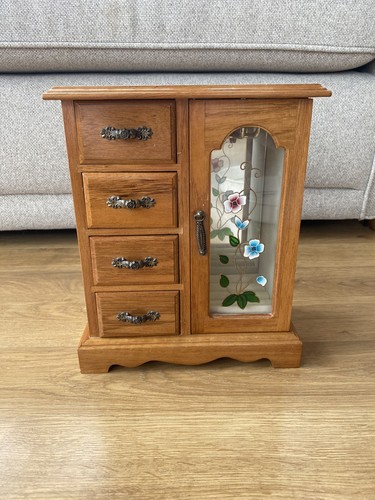 Vintage wooden jewelry box - ​vintage,