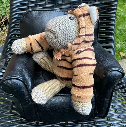 Tips tea monkey wearing - pg, an