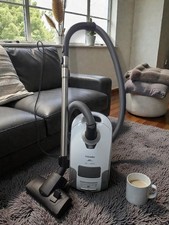 Miele S4511, 300-2000w Bagged