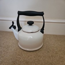 Meringue Le Creuset traditional Stove-Top Kettle 2.1 Litre with Whistle