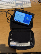 TomTom go live Sat Nav. Built In Window Mount & Lead With USB Included + Case