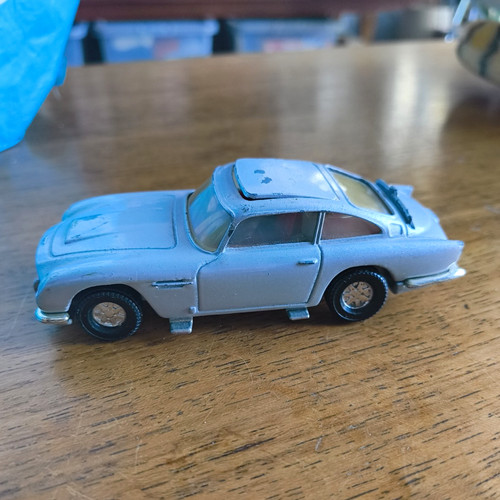 Corgi james bond 007 aston - james,