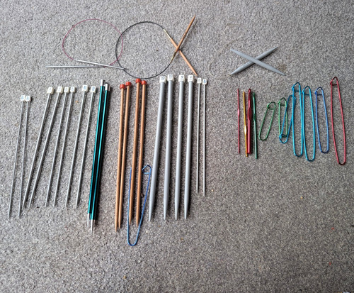 Mixed lot knitting needles - mixed,