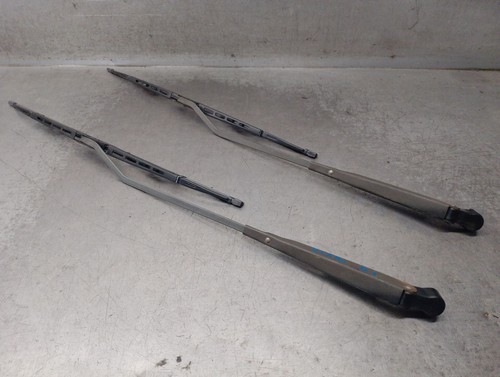 20hefi front right windshield - right,