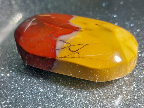 Mookaite jasper palmstone - mookaite,
