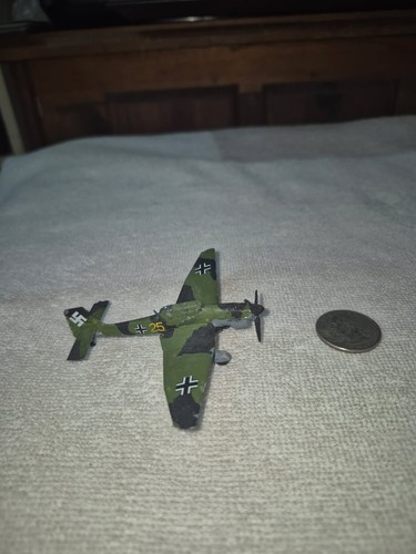 Vintage small plastic model - small,