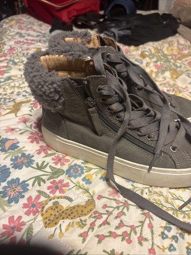 Ugg shoes size 5 - ugg,