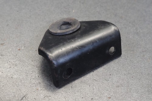 Bracket side cover - cover,rh, kawasaki