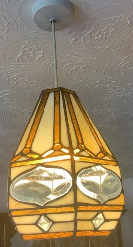 Pyramid shaped tiffany - tiffany, style