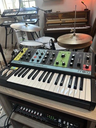 Moog grandmother semi modular - grandmother, semi-modular