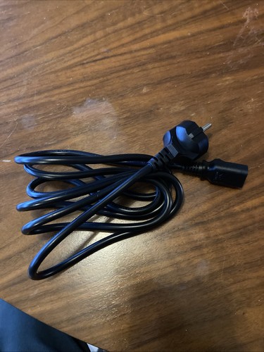 Cambridge audio amp - plug, 2