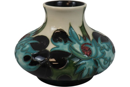 Moorcroft vase floral design - moorcroft,